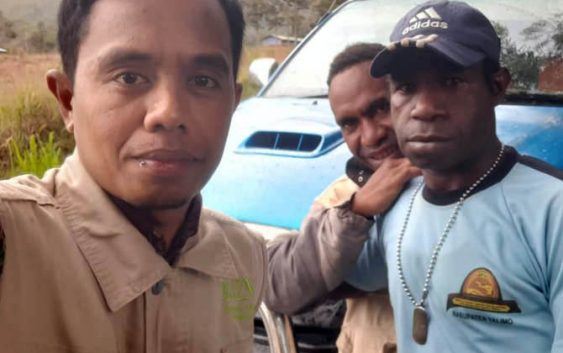 Puluhan pengungsi korban kerusuhan Wamena, Papua  yang telah terlebih dahulu pulang, mendesak  Pemerintah Kabupaten (Pemkab) Probolinggo untuk segera turun tangan dan mengevakuasi ratusan warga kabupaten Probolinggo lainnya yang masih terlantar dan tertahan di pengungsian
