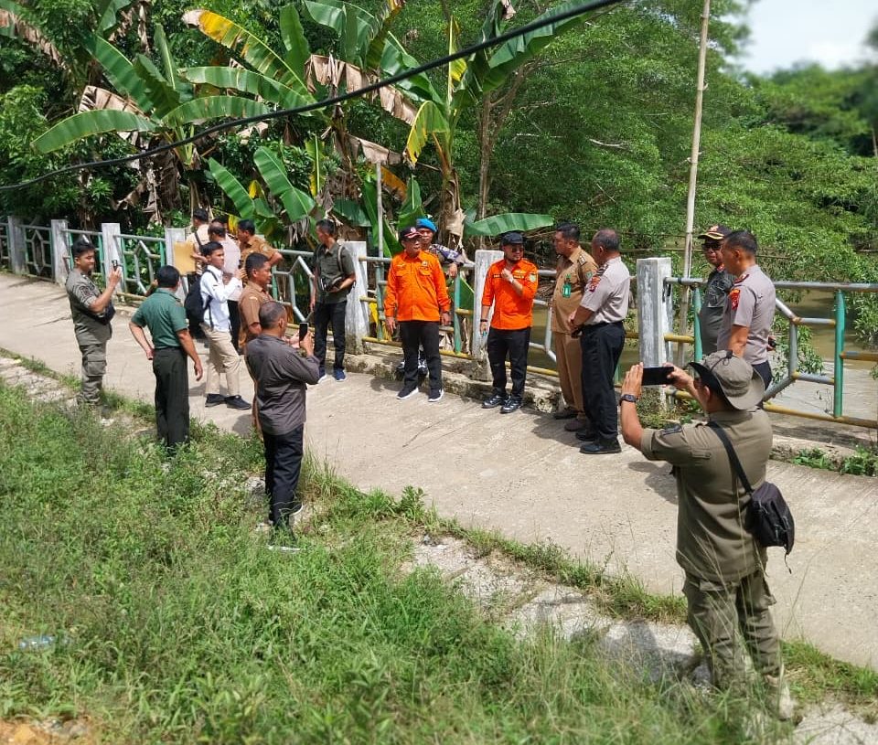 Jalan Ambles di RT 16 Ampah Kota, Wabup Barito Timur Lakukan Peninjauan