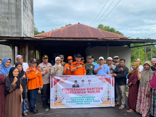 Penyaluran Bantuan Banjir di Muara Plantau Dapat Apresiasi dari Camat Pematang Karau