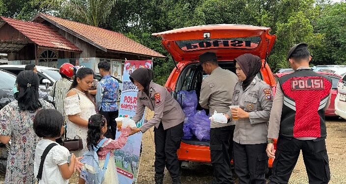 Kasih dan Kepedulian Polwan Bartim di Gereja Maranatha