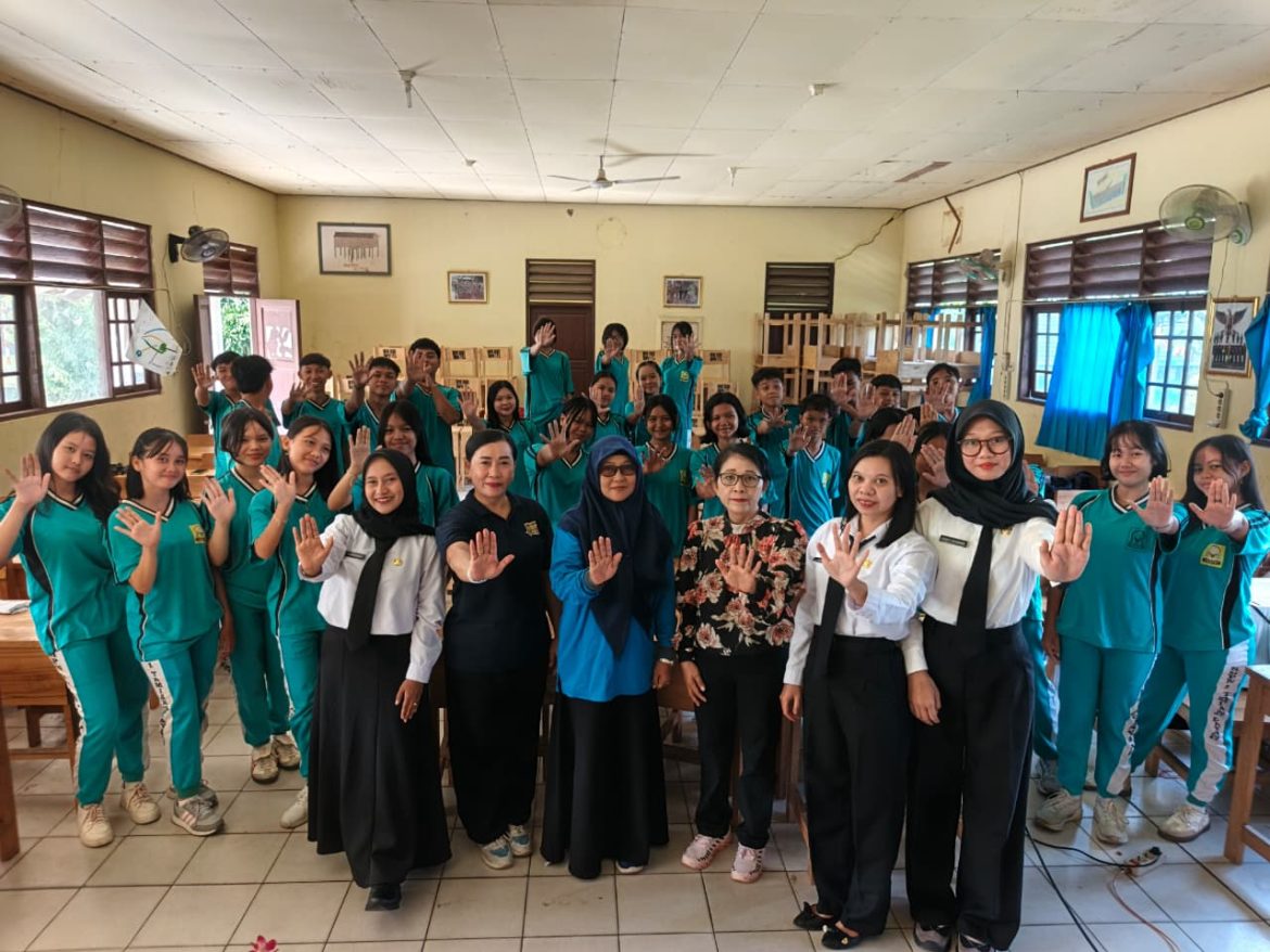 CPNS DP3AKB Barito Timur Gelar Sosialisasi Pencegahan Kekerasan dan Perkawinan Anak di SMPN 1 Tamiang Layang