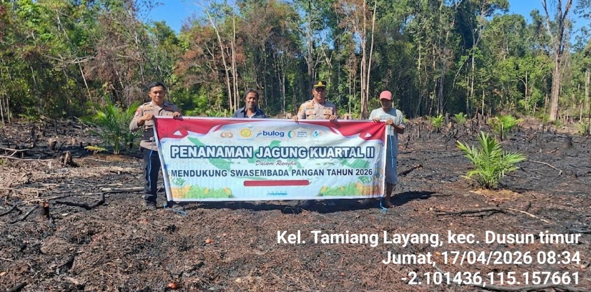 Bersama Warga, Polsek Dusun Timur Tanam Jagung Untuk Dukung Ketahanan Pangan Nasional