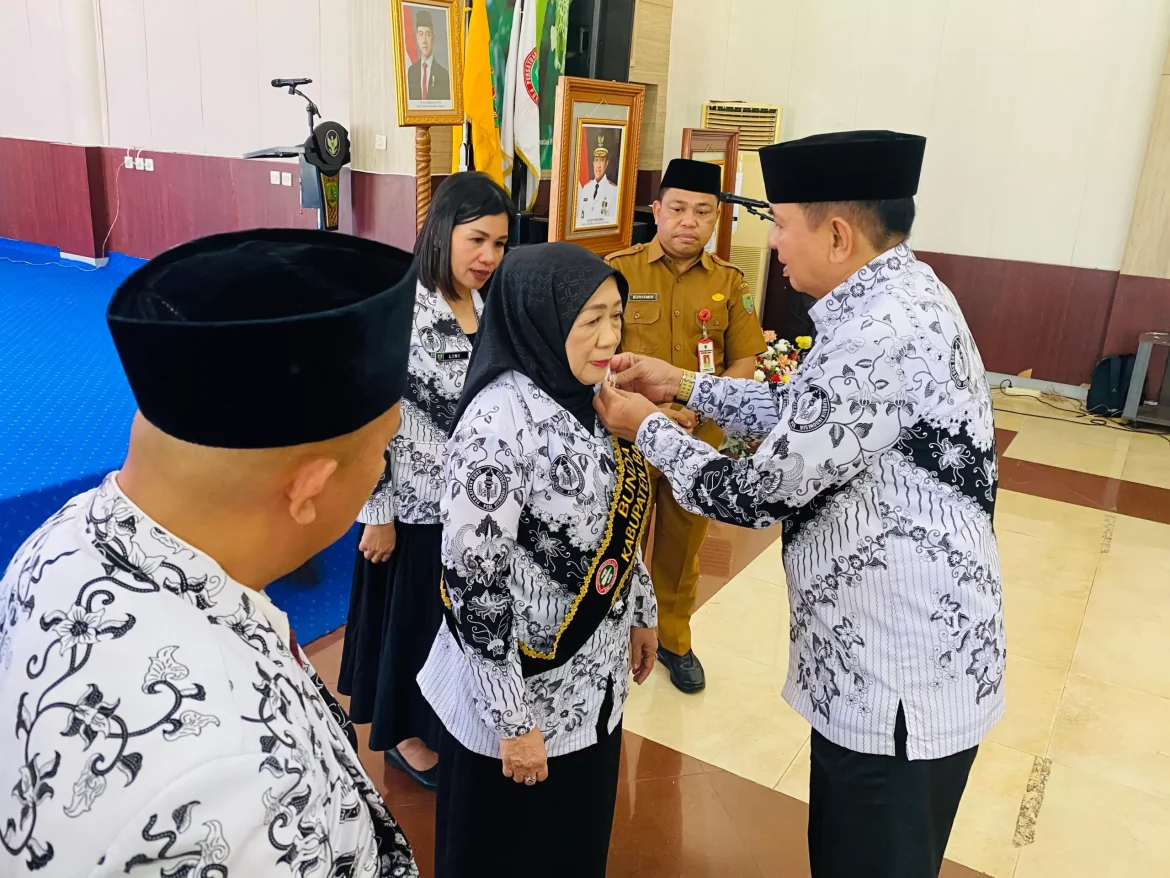 Perkuat Komitmen Majukan Pendidikan, Bupati Bartim Kukuhkan Bunda Guru Dan Lantik Pengurus PGRI