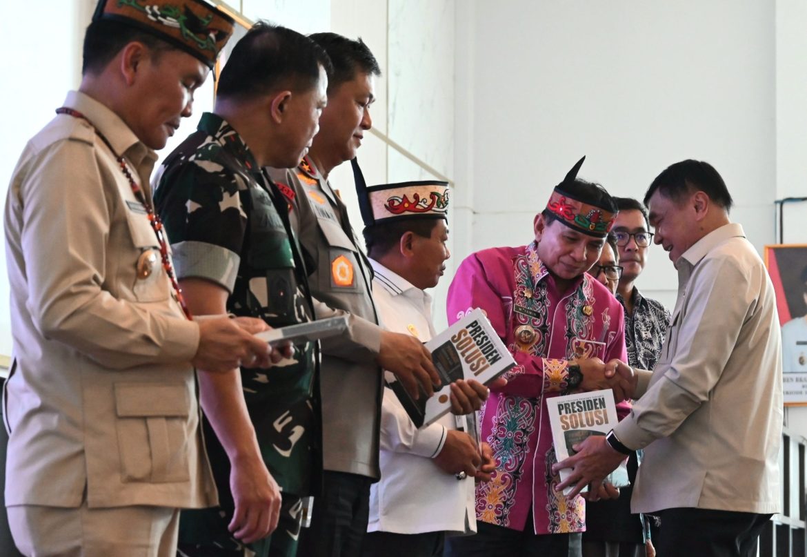 Perkuat Sinergi Penanganan Karhutla dan Dukung Program Strategis Nasional, Bupati M. Yamin Hadiri Silaturahmi Menko Polkam RI