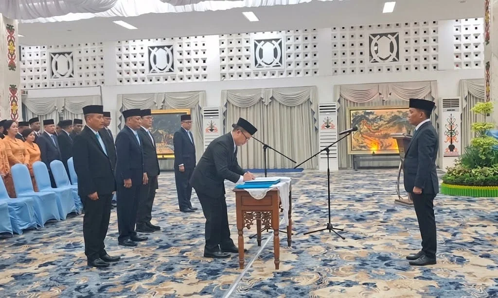Gubernur Agustiar Sabran Lantik Lima Pejabat Pimpinan Tinggi Pratama